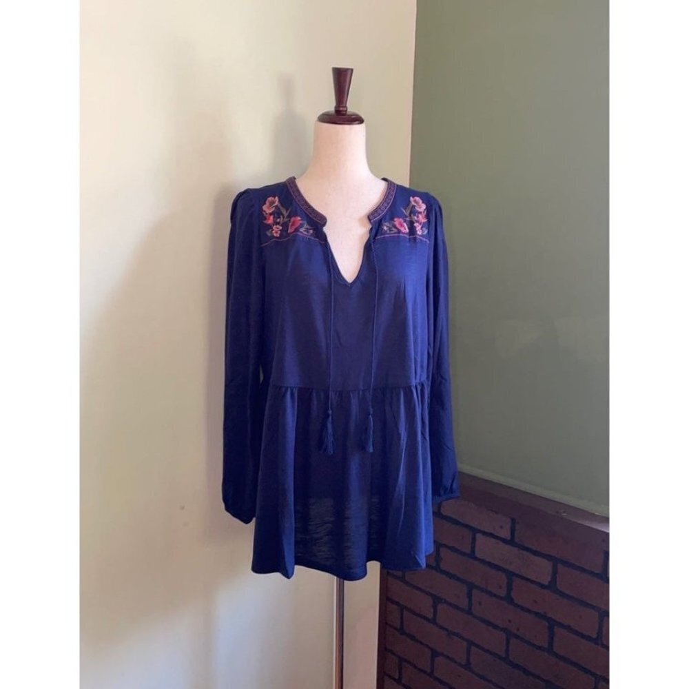 Size 2 Torrid Embroidered Blouse J05 79